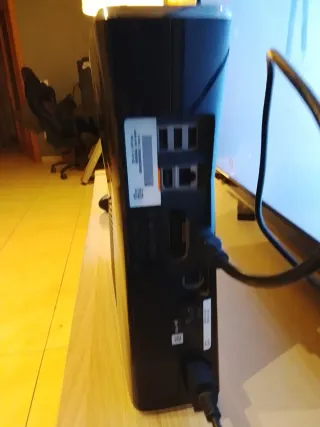 Xbox 360 con mando y juegos