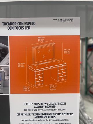 Tocador con espejo iluminado