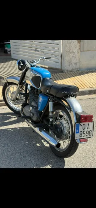 Vendo Triumph, Sanglas, Vespa y Lambretta