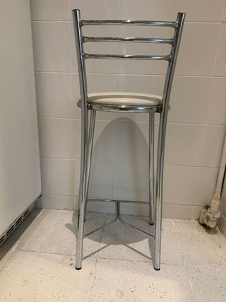 Taburete alto acero cromado y polipiel blanca