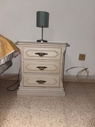 Mesa de tocador vintage beige y mesitas de noche