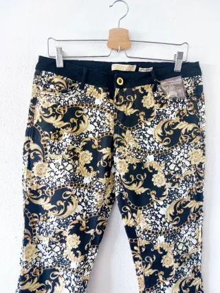 Pantalón vaquero estampado