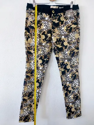 Pantalón vaquero estampado