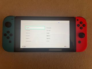 Nintendo Switch + funda y accesorios