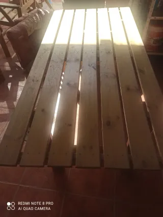 Mesa de jardín de madera