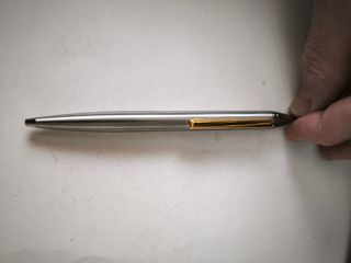 Bolígrafo Inoxcrom plateado con clip dorado