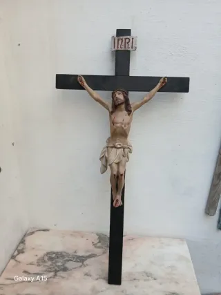 Crucifijo antiguo INRI