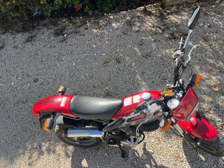 Suzuki Street Magic Roja Scooter