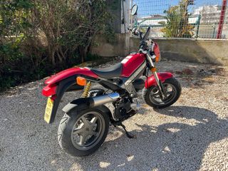 Suzuki Street Magic Roja Scooter