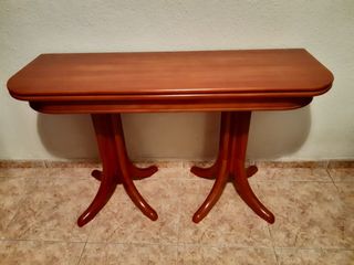 Mesa de madera marrón plegable