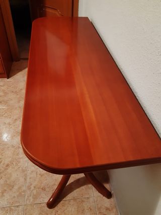Mesa de madera marrón plegable