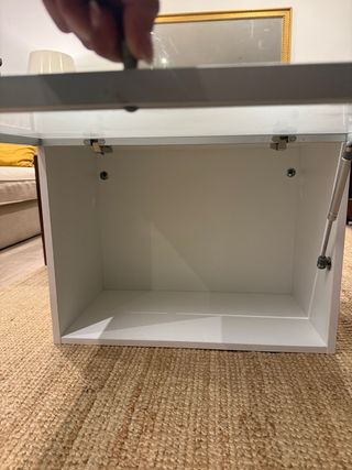 Módulo de guardado gris y blanco