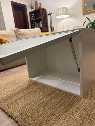 Módulo de guardado gris y blanco