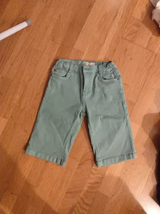 Bermudas niño verde