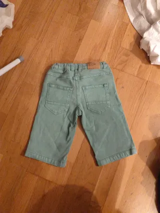 Bermudas niño verde