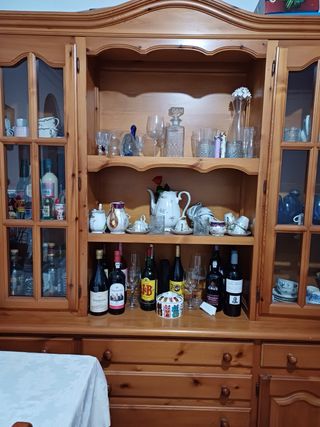 Vendo aparador de madera maciza