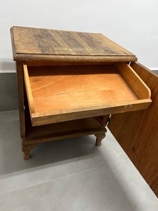 Mesita de noche retro de madera