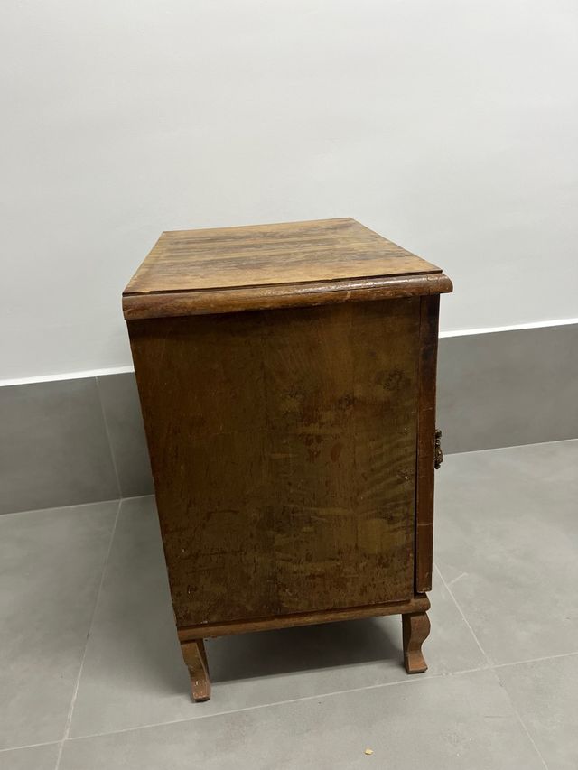 Mesita de noche retro de madera