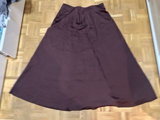 Falda larga marrón satinada