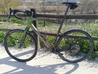 Bicicleta Gravel Cannondale Topstone Carbn 2 AXS.