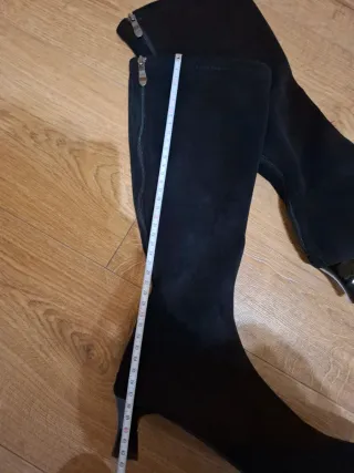 Botas altas de antelina. T-39. Negras. Tacón 5cm