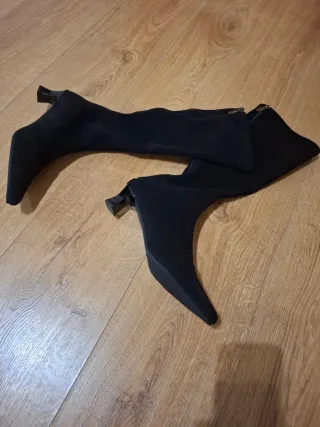 Botas altas de antelina. T-39. Negras. Tacón 5cm