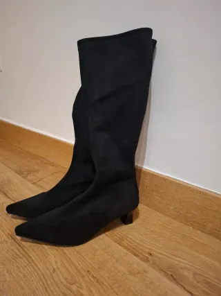 Botas altas de antelina. T-39. Negras. Tacón 5cm