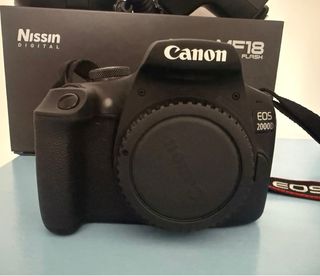 Kit Cámara Canon EOS 2000 + Flash Macro MF18