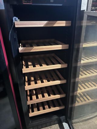 2 Vinotecas, una para blancos y otra para tintos