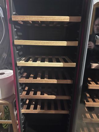 2 Vinotecas, una para blancos y otra para tintos