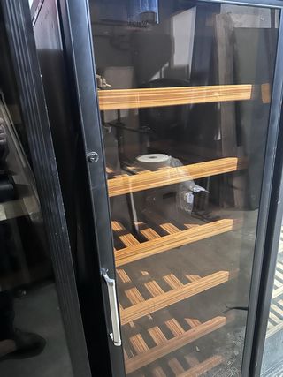 2 Vinotecas, una para blancos y otra para tintos