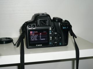 Canon EOS 1000D + Objetivo EF-S 18-55mm