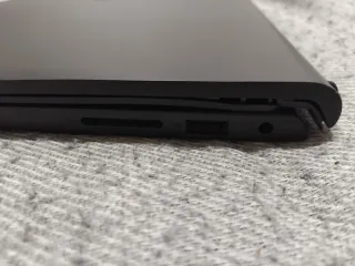 Portátil Negro Pantalla Rota (Funciona)