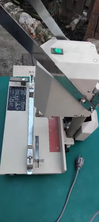 Perforadora profesional Uchida