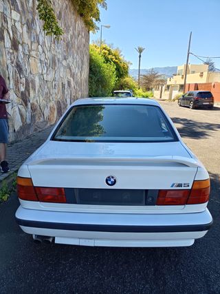 BMW Serie 5  E34 M5  1989