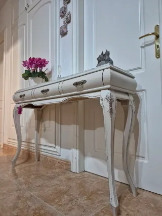 Consola ingresso rinnovata in marmo e legno