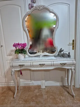 Consola ingresso rinnovata in marmo e legno