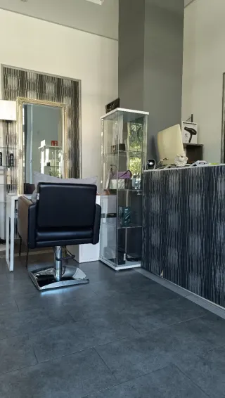 Se alquila espacio para esteticién autonoma