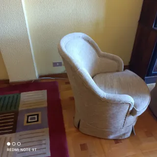 2 Butacas Clásicas Beige con Cojines Florales