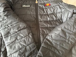 Cazadora Ellesse Negra con Capucha