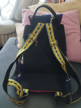 Mochila bordada con lentejuelas