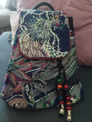 Mochila bordada con lentejuelas