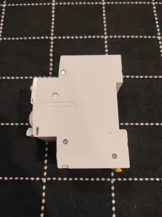 Interruptor Diferencial C,32A, 300mA,1P+N,A9DE7632