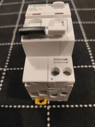 Interruptor Diferencial C,32A, 300mA,1P+N,A9DE7632