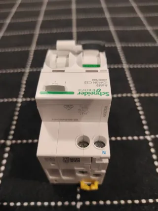 Interruptor Diferencial C,32A, 300mA,1P+N,A9DE7632