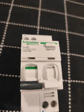 Interruptor Diferencial C,32A, 300mA,1P+N,A9DE7632