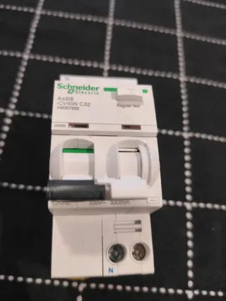 Interruptor Diferencial C,32A, 300mA,1P+N,A9DE7632