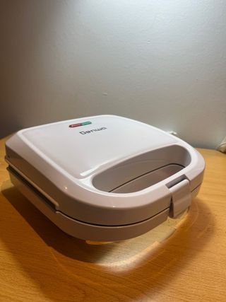 Sandwichera Eléctrica Denwa