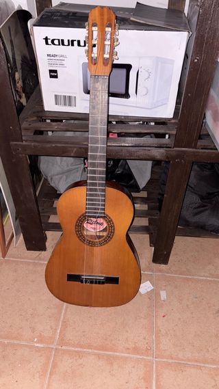 Guitarra Española Ritmo, le hace falta cambiar cue