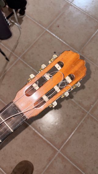 Guitarra Española Ritmo, le hace falta cambiar cue